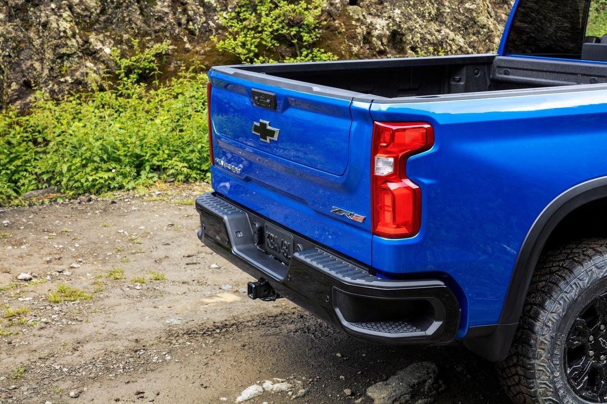 2024 Chevrolet Silverado 1500 ZR2 pickup with the 6.2L V8 built inside GM's recall window