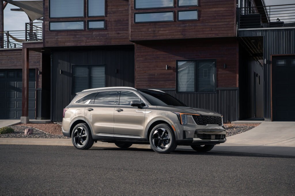 2027 Kia Sorento PHEV X-Line SX-Prestige parked outside a modern house