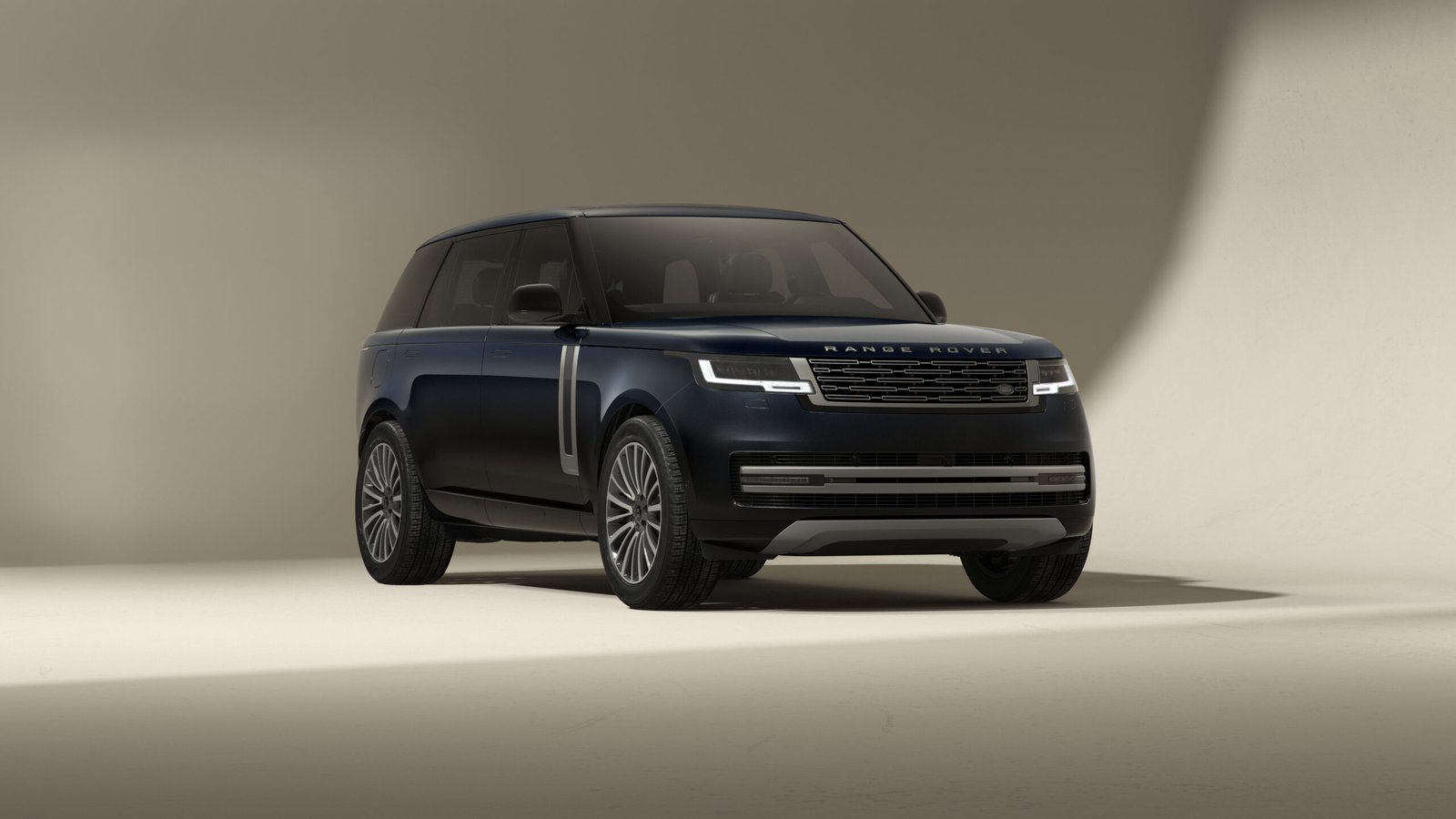 Land Rover Range Rover, the model covered by the 2022-2026 rearview camera recall